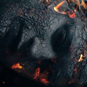Kygo i Ellie Goulding w niepokojącym teledysku "First Time"