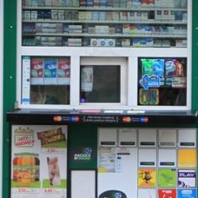 Dawid Podsiadło został kioskarzem: Swoją nową płytę sprzedaje we włanym w kiosku!