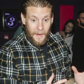 Ostro między Fabijańskim i Quebo! Raper wyśmiał aktora, Seba odpowiada na zaczepkę: "To pajac"