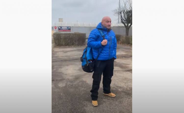 Marcin Najman Osobiscie Wreczy Slynna Niebieska Kurtke Krzysztofowi Stanowskiemu Wiele Na To Wskazuje Ciekawostki Maxxx News Rmf Maxxx